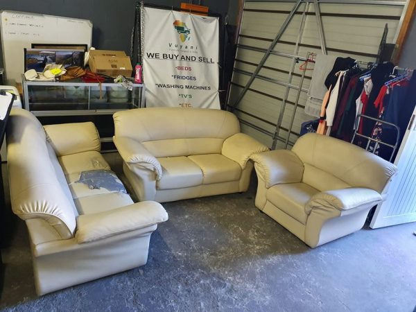 www.vuyanitrans.co.za/product/3piece/leather-lounge