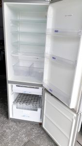 www.vuyanitrans.co.za/products/whirlpool-metallic-silver-fridge-freezer