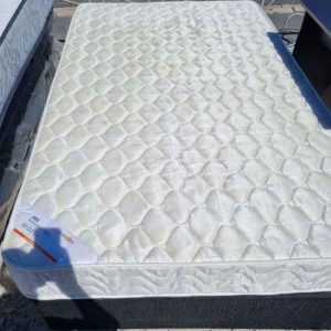 www.vuyanitrans.co.za/products/ white-3-quarter-mattress