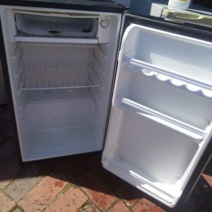 www.vuyanitrans.co.za/products/logik-bar-fridge-R1250